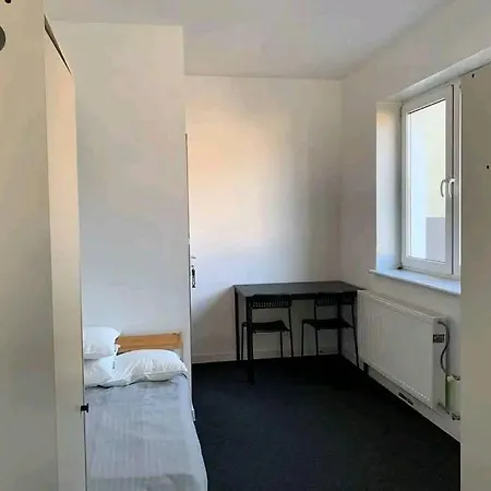 招待所 Komfortowy Nocleg, Parking 波兹南